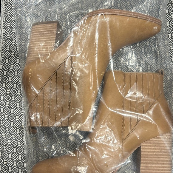 NWOT Marc Fisher Alva Leather Ankle Bootie 8.5 Tan Cognac Women's Western Heel - Picture 7 of 9